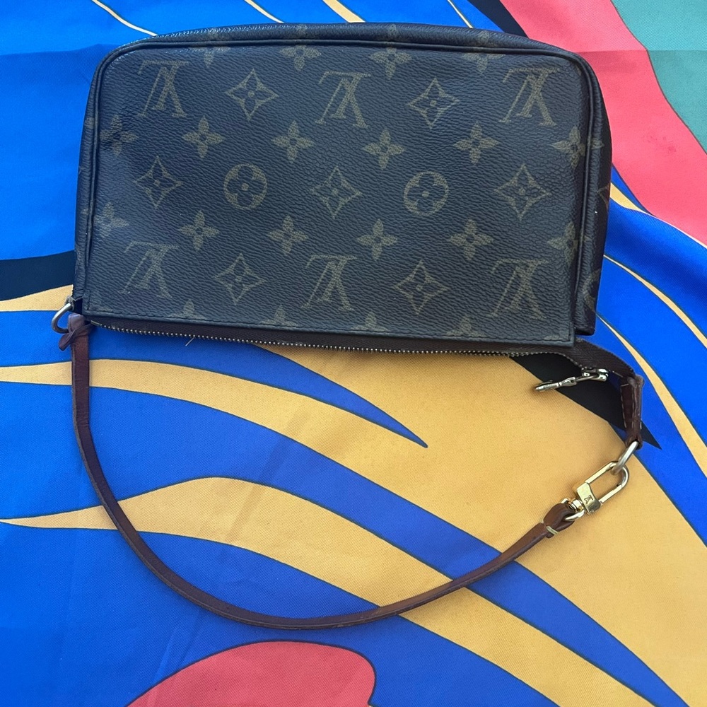 Authentic Preloved Louis Vuitton LV Accessories Pouch Bag  Pochette Monogram - Picture 3 of 9